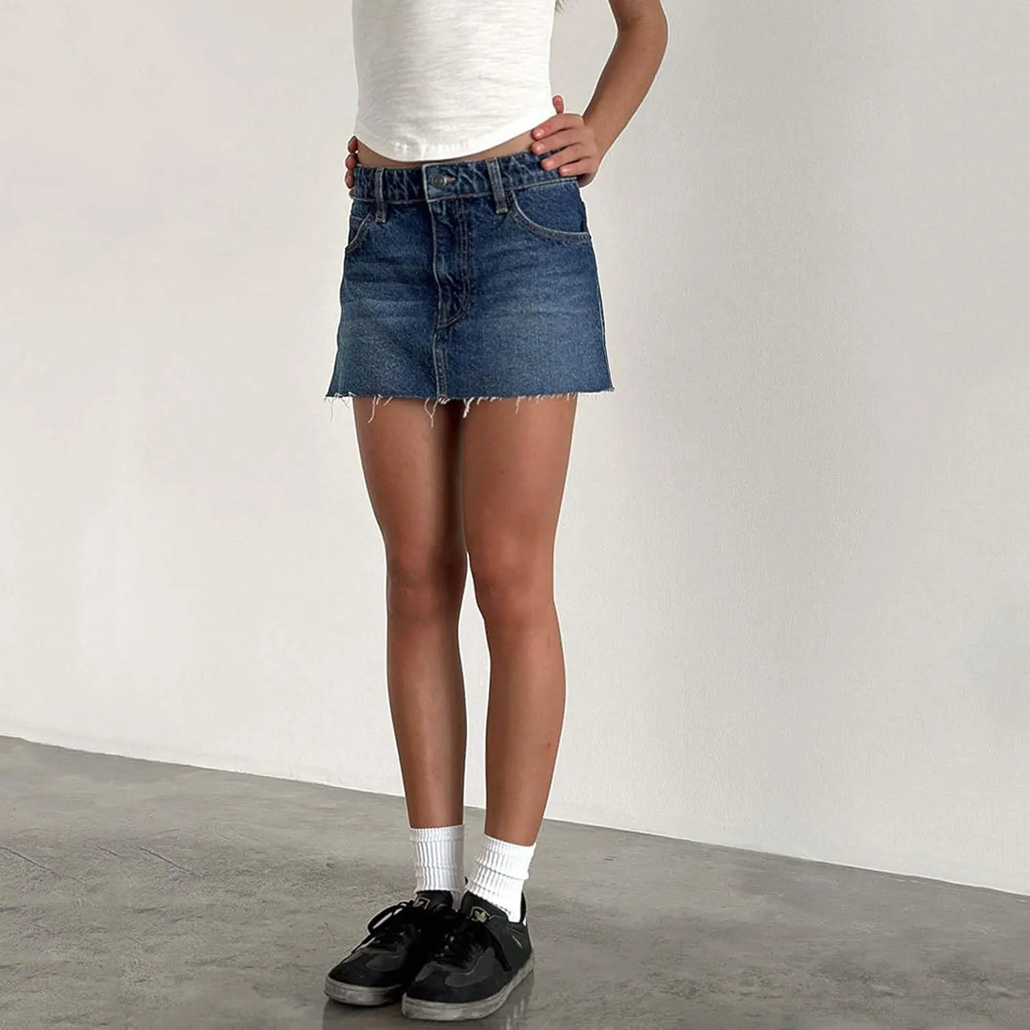 Women's Denim Mini Skirts Y2k Low Waist Raw Hem Jean Skirts Casual Trendy Summer A-line Skirts Streetwear